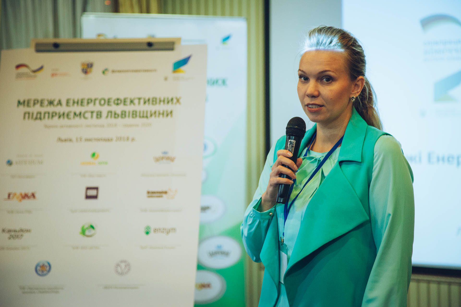 Woman speaking with microphone in her hand